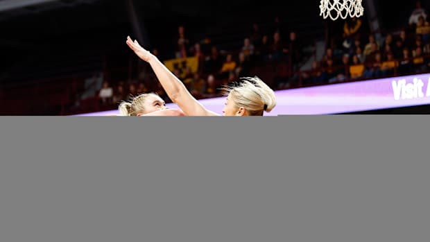 Mallory Heyer shoots over Michigan State's Tory Ozment